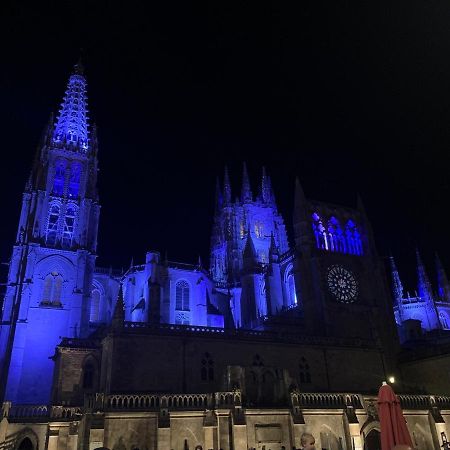 דירות Burgo Mirando A La Catedral Desde Plaza Vega מראה חיצוני תמונה